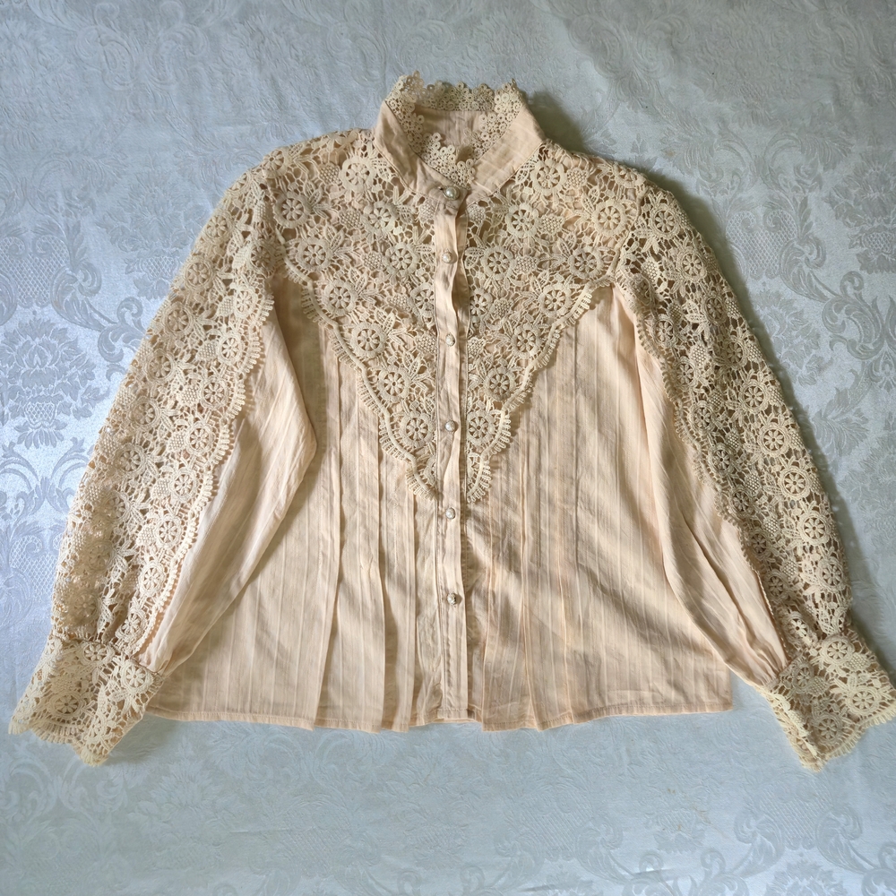 Elegant Victorian Vintage Style Lace Women's Blouse in Light Pink Peach Size XL